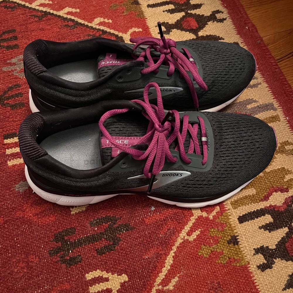 Womens Brooks Trace